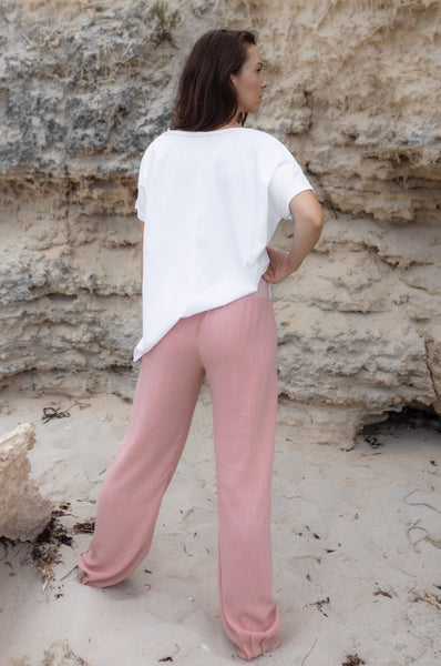 Pink pants. Pink trousers. Tshirt. White cotton top. Cotton clothing online Australia. Plus size . Curvy