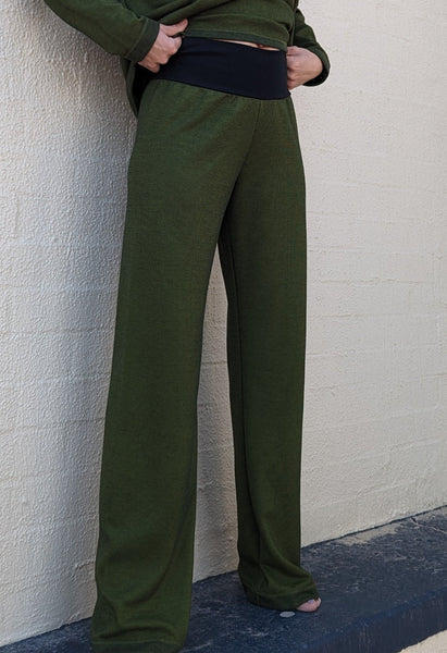 Travel set. Green pants. Green set. Australian clothing