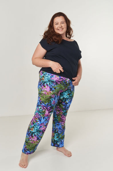 Plus size. Curvy. Summer pants. Colorful pants. Stretchy pants. Yoga pants. Yoga wear Australia. Australian clothing online. 