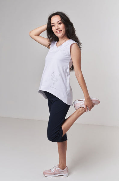 Maternity yoga pants. Navy blue pants. White maternity top. Maternity wear. Plus size.